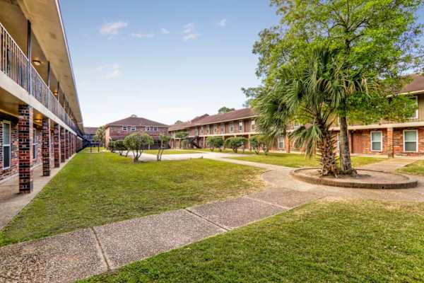 Broadmoor Plantation Apartments property